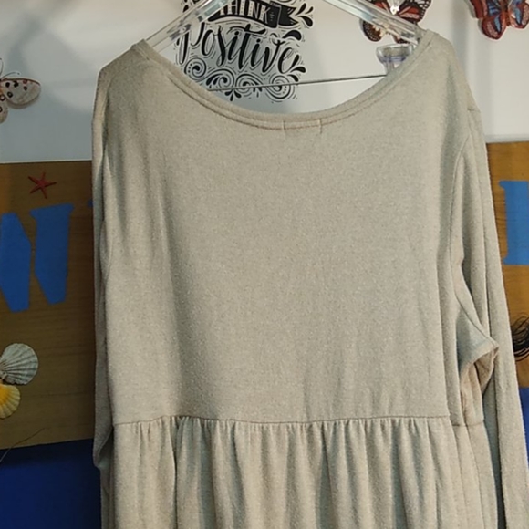 Women's Old Navy Maternity Shirt - Picture 6 of 7